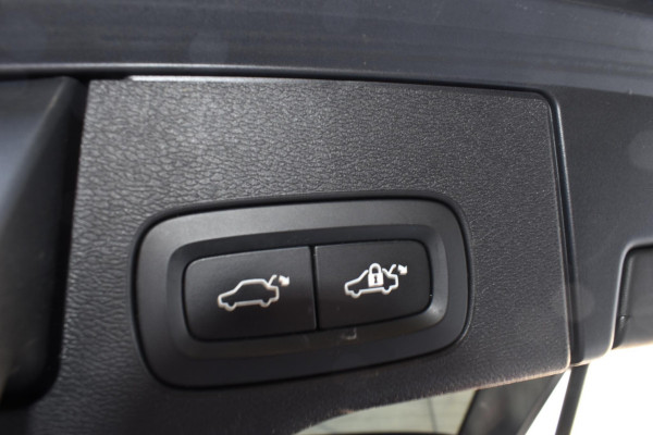 Volvo XC60 T5 250PK Automaat AWD Inscription / Navigatie / Cruise Control / Panorama Dak / Leder / LM Velgen /