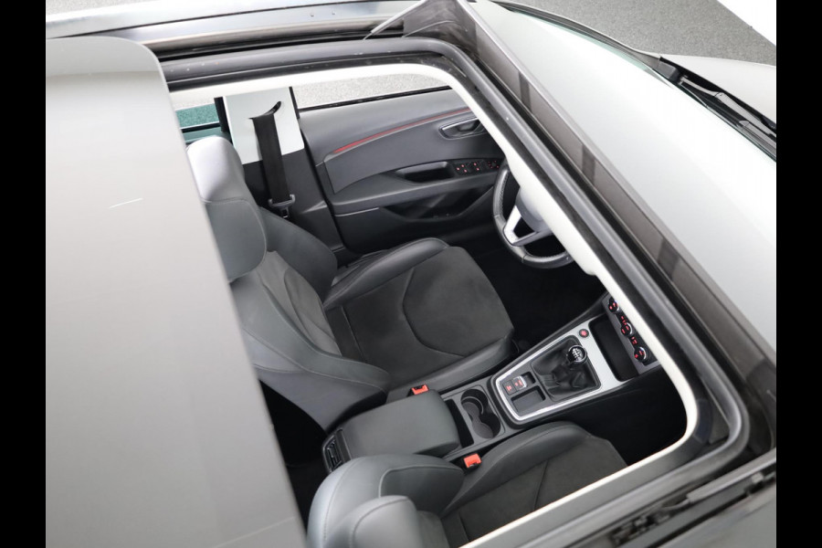Seat León ST 1.4 EcoTSI Xcellence 150pk | Panoramadak | Full Led koplampen | 17 inch lichtmetalen velgen | Navigatie