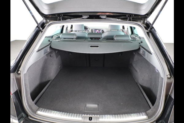 Seat León ST 1.4 EcoTSI Xcellence 150pk | Panoramadak | Full Led koplampen | 17 inch lichtmetalen velgen | Navigatie