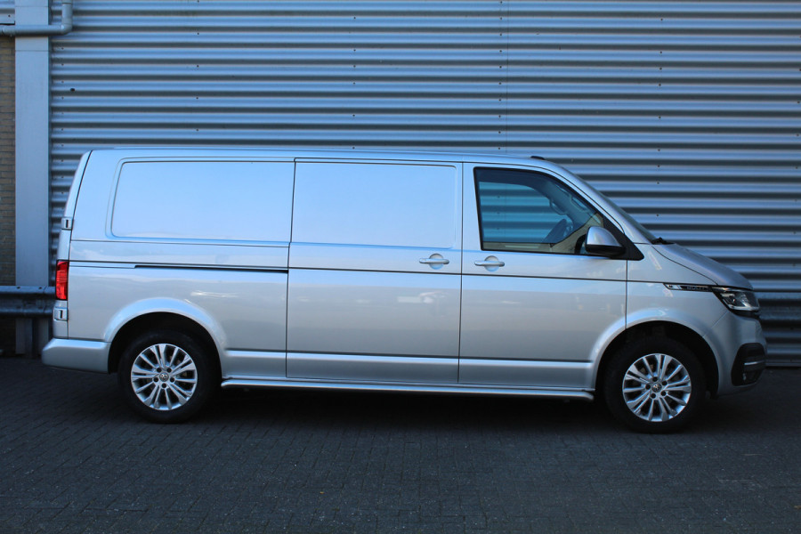 Volkswagen Transporter 2.0 TDI 150pk L2H1 Bulli DSG NL-Auto NAP Airco Cruise Navi Camera 17"LMV Sidebars Trekhaak 2500kg
