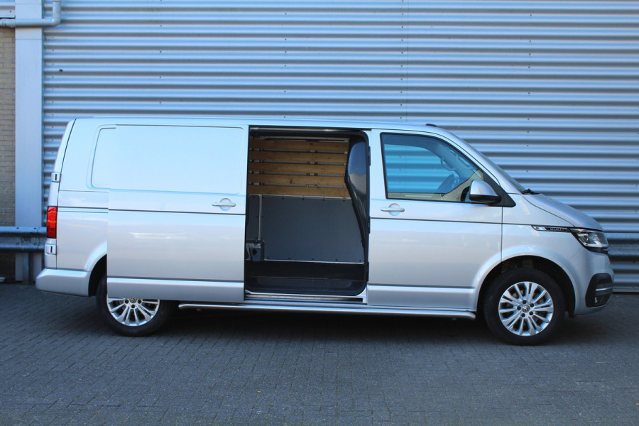Volkswagen Transporter 2.0 TDI 150pk L2H1 Bulli DSG NL-Auto NAP Airco Cruise Navi Camera 17"LMV Sidebars Trekhaak 2500kg