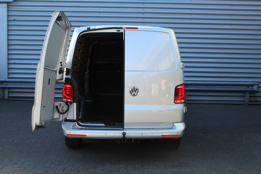 Volkswagen Transporter 2.0 TDI 150pk L2H1 Bulli DSG NL-Auto NAP Airco Cruise Navi Camera 17"LMV Sidebars Trekhaak 2500kg