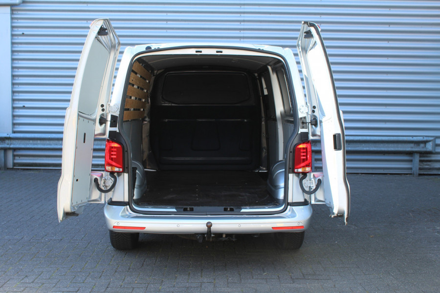 Volkswagen Transporter 2.0 TDI 150pk L2H1 Bulli DSG NL-Auto NAP Airco Cruise Navi Camera 17"LMV Sidebars Trekhaak 2500kg