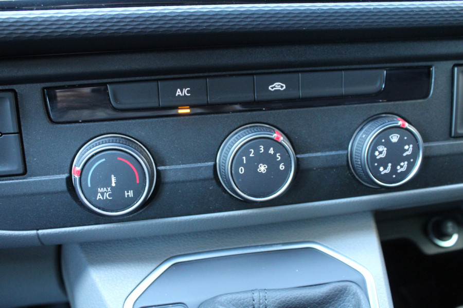 Volkswagen Transporter 2.0 TDI 150pk L2H1 Bulli DSG NL-Auto NAP Airco Cruise Navi Camera 17"LMV Sidebars Trekhaak 2500kg