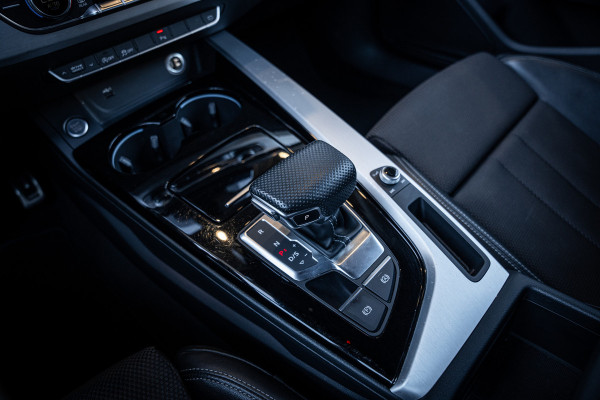 Audi A4 Avant 35 TFSI S edition - S Line | Panorama | ACC | Keyless | Camera