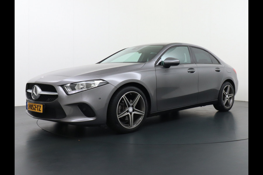 Mercedes-Benz A-Klasse 180 Sedan Navi Ecc Camera Cruise Control Pdc Keyless Stoelverwarming Regen-Lichtsensor Led Lmv Bluetooth