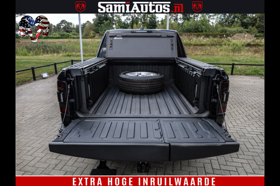 Dodge Ram 1500 DIAMOND LIMITED NIGHT 5.7 V8 | BLACK OPS | MULTITAILGATE | PANO | ADAPTIVE CRUISE | 360CAM | APPLE CARPLAY | PRINS LPG ONDERBOUW | LUCHTVERING | 4X4 | Comfortabele Dubbele Cabine met Royale 5 Zitplaatsen | BEUTY | MEEST COMPLETE UITVOERING | ALLES IN ZWART & WIELEN HOOGGLANS ZWART |