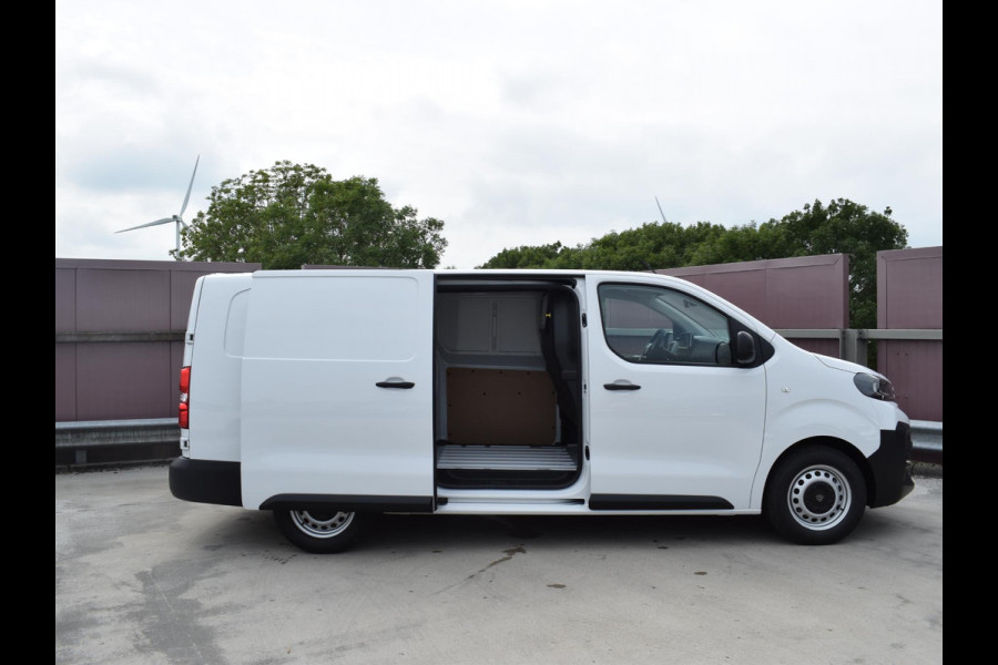 Peugeot e-Expert EV L3 75 kWh 3 ZITS | 0% RENTE | NAVI & CARPLAY | ACHTERUITRIJCAMERA MET SENSOREN | E.C.C. | UIT VOORRAAD LEVERBAAR