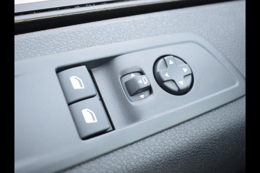 Peugeot e-Expert EV L3 75 kWh 3 ZITS | 0% RENTE | NAVI & CARPLAY | ACHTERUITRIJCAMERA MET SENSOREN | E.C.C. | UIT VOORRAAD LEVERBAAR
