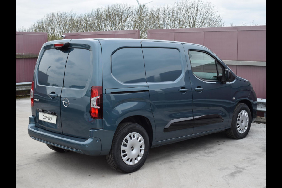 Opel Combo Electric 136 L1 50kWh | 8 JAAR GARANTIE | BETIMMERING | CAMERA + SENSOREN | NAVIGATIE