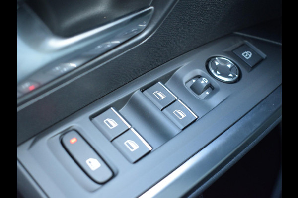 Peugeot E-3008 GT Avantage 210 73 kWh WARMTEPOMP | 360 CAMERA MET SENSOREN | NAVIGATIE / CARPLAY | UIT VOORRAAD LEVERBAAR
