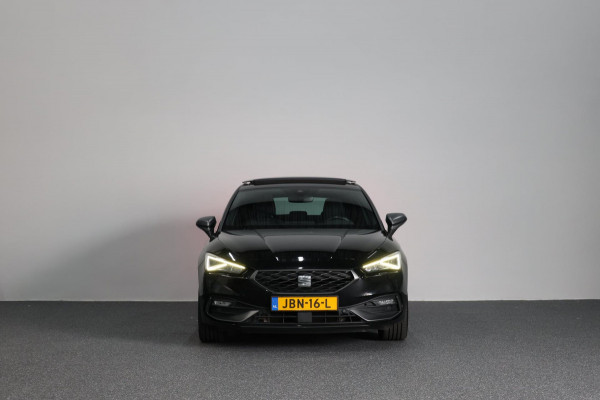 Seat Leon 1.5 eTSI FR LED/SFEER/VIRTUAL/PANORAMADAK/S.VERWARMING/18' LMV/CAM/ACC/ECC/12 MND GARANTIE!
