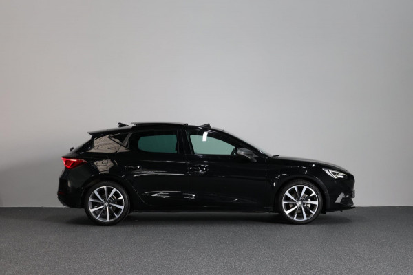 Seat Leon 1.5 eTSI FR LED/SFEER/VIRTUAL/PANORAMADAK/S.VERWARMING/18' LMV/CAM/ACC/ECC/12 MND GARANTIE!