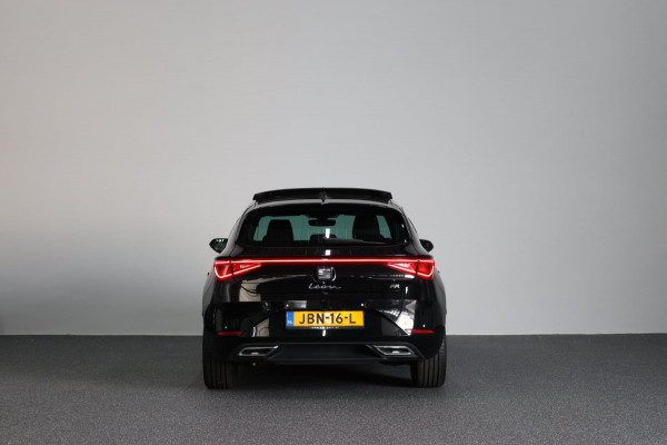 Seat Leon 1.5 eTSI FR LED/SFEER/VIRTUAL/PANORAMADAK/S.VERWARMING/18' LMV/CAM/ACC/ECC/12 MND GARANTIE!