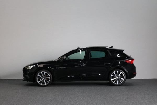 Seat Leon 1.5 eTSI FR LED/SFEER/VIRTUAL/PANORAMADAK/S.VERWARMING/18' LMV/CAM/ACC/ECC/12 MND GARANTIE!