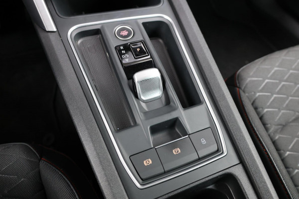 Seat Leon 1.5 eTSI FR LED/SFEER/VIRTUAL/PANORAMADAK/S.VERWARMING/18' LMV/CAM/ACC/ECC/12 MND GARANTIE!