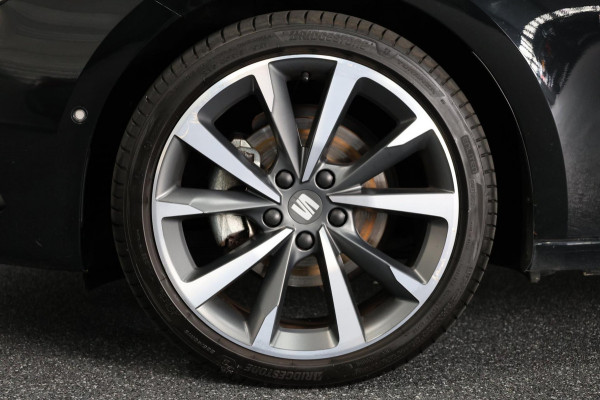 Seat Leon 1.5 eTSI FR LED/SFEER/VIRTUAL/PANORAMADAK/S.VERWARMING/18' LMV/CAM/ACC/ECC/12 MND GARANTIE!