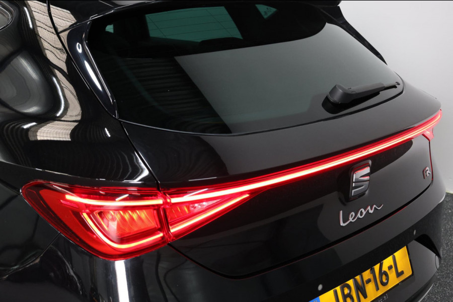 Seat Leon 1.5 eTSI FR LED/SFEER/VIRTUAL/PANORAMADAK/S.VERWARMING/18' LMV/CAM/ACC/ECC/12 MND GARANTIE!