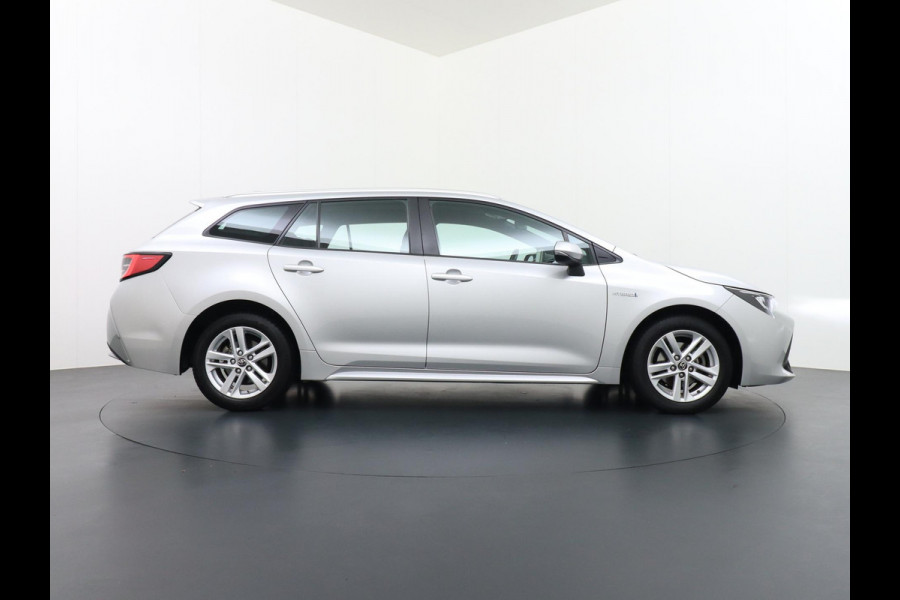 Toyota Corolla Touring Sports 1.8 Hybrid Active VAN: 19.900,- VOOR: 17.877,- UW HERFSTVOORDEEL: 2.023,- ORIG. NL. NAP KM. | CAMERA  DEALER ONDERHOUDEN | 10 JAAR TOYOTAGARANTIE