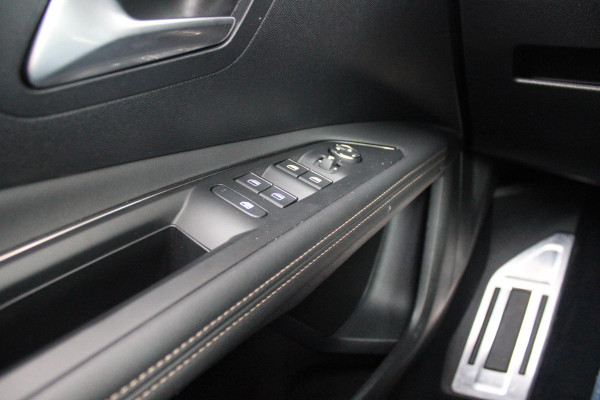 Peugeot 3008 1.6 HYbrid4 300PK GT 4WD | PANORAMISCH SCHUIF/KANTEL DAK | 19" LICHTMETALEN VELGEN "BLACK PACK" | DODEHOEK DETECTIE | NAVIGATIE | APPLE CARPLAY/ANDROID AUTO | ADAPTIVE CRUISE CONTROL | ACHTERUITRIJ CAMERA | PARKEERSENSOREN VOOR EN ACHTER | FULL LED KOPLAMPEN | CLIMATE CONTROL | DAB+ RADIO |