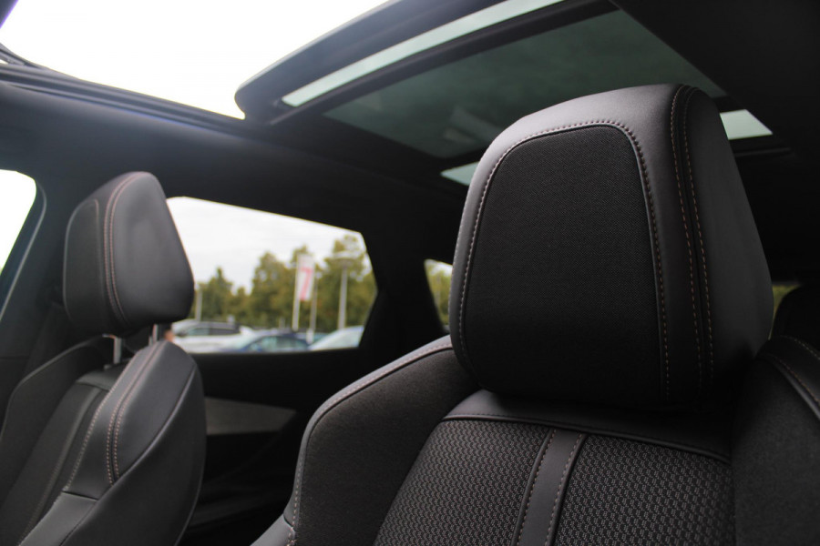 Peugeot 3008 1.6 HYbrid4 300PK GT 4WD | PANORAMISCH SCHUIF/KANTEL DAK | 19" LICHTMETALEN VELGEN "BLACK PACK" | DODEHOEK DETECTIE | NAVIGATIE | APPLE CARPLAY/ANDROID AUTO | ADAPTIVE CRUISE CONTROL | ACHTERUITRIJ CAMERA | PARKEERSENSOREN VOOR EN ACHTER | FULL LED KOPLAMPEN | CLIMATE CONTROL | DAB+ RADIO |