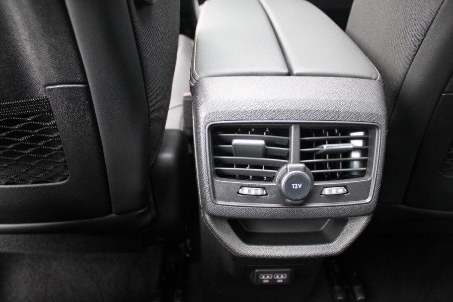 Peugeot 3008 1.6 HYbrid4 300PK GT 4WD | PANORAMISCH SCHUIF/KANTEL DAK | 19" LICHTMETALEN VELGEN "BLACK PACK" | DODEHOEK DETECTIE | NAVIGATIE | APPLE CARPLAY/ANDROID AUTO | ADAPTIVE CRUISE CONTROL | ACHTERUITRIJ CAMERA | PARKEERSENSOREN VOOR EN ACHTER | FULL LED KOPLAMPEN | CLIMATE CONTROL | DAB+ RADIO |