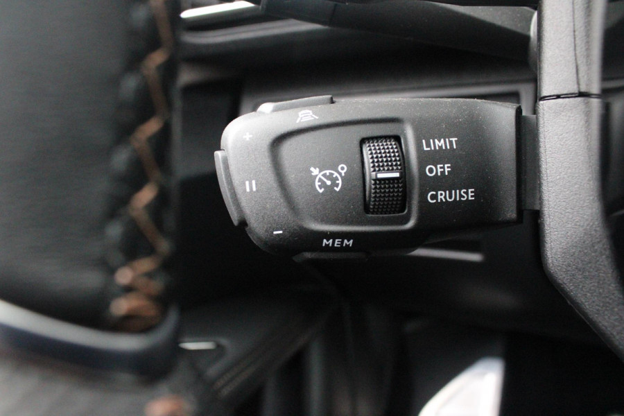Peugeot 3008 1.6 HYbrid4 300PK GT 4WD | PANORAMISCH SCHUIF/KANTEL DAK | 19" LICHTMETALEN VELGEN "BLACK PACK" | DODEHOEK DETECTIE | NAVIGATIE | APPLE CARPLAY/ANDROID AUTO | ADAPTIVE CRUISE CONTROL | ACHTERUITRIJ CAMERA | PARKEERSENSOREN VOOR EN ACHTER | FULL LED KOPLAMPEN | CLIMATE CONTROL | DAB+ RADIO |