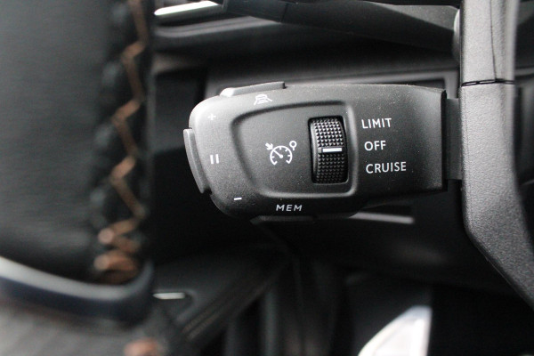 Peugeot 3008 1.6 HYbrid4 300PK GT 4WD | PANORAMISCH SCHUIF/KANTEL DAK | 19" LICHTMETALEN VELGEN "BLACK PACK" | DODEHOEK DETECTIE | NAVIGATIE | APPLE CARPLAY/ANDROID AUTO | ADAPTIVE CRUISE CONTROL | ACHTERUITRIJ CAMERA | PARKEERSENSOREN VOOR EN ACHTER | FULL LED KOPLAMPEN | CLIMATE CONTROL | DAB+ RADIO |