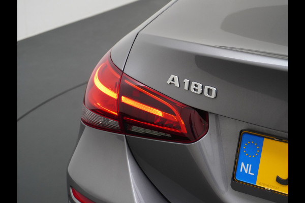 Mercedes-Benz A-Klasse 180 Sedan Navi Ecc Camera Cruise Control Pdc Keyless Stoelverwarming Regen-Lichtsensor Led Lmv Bluetooth