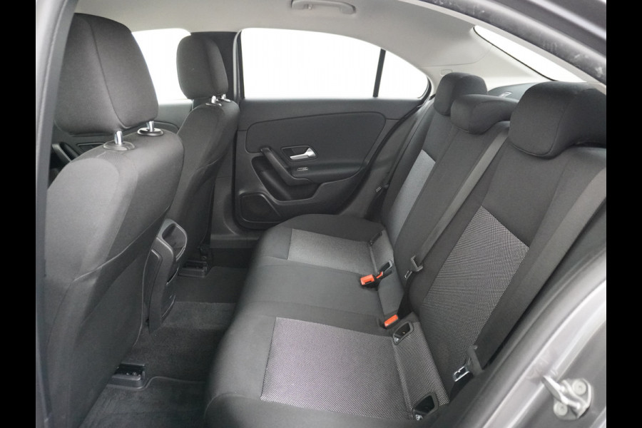Mercedes-Benz A-Klasse 180 Sedan Navi Ecc Camera Cruise Control Pdc Keyless Stoelverwarming Regen-Lichtsensor Led Lmv Bluetooth