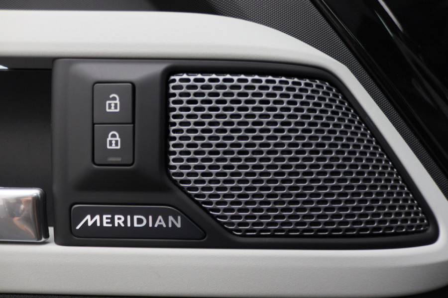 Land Rover Defender 2.0 D240 110 HSE Leer, 360° Camera, Panoramadak, Luchtvering, Meridian Audio, Trekhaak