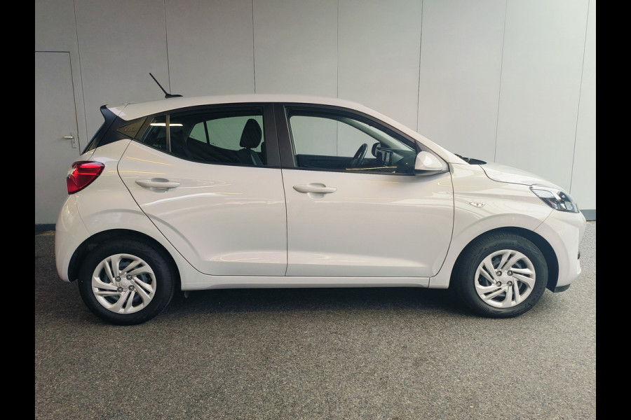 Hyundai i10 1.0 Comfort Smart AUTOMAAT uit 2024 Rijklaar + Fabrieksgarantie tot 04-2029 Henk Jongen Auto's in Helmond,  al 50 jaar service zoals 't hoort!