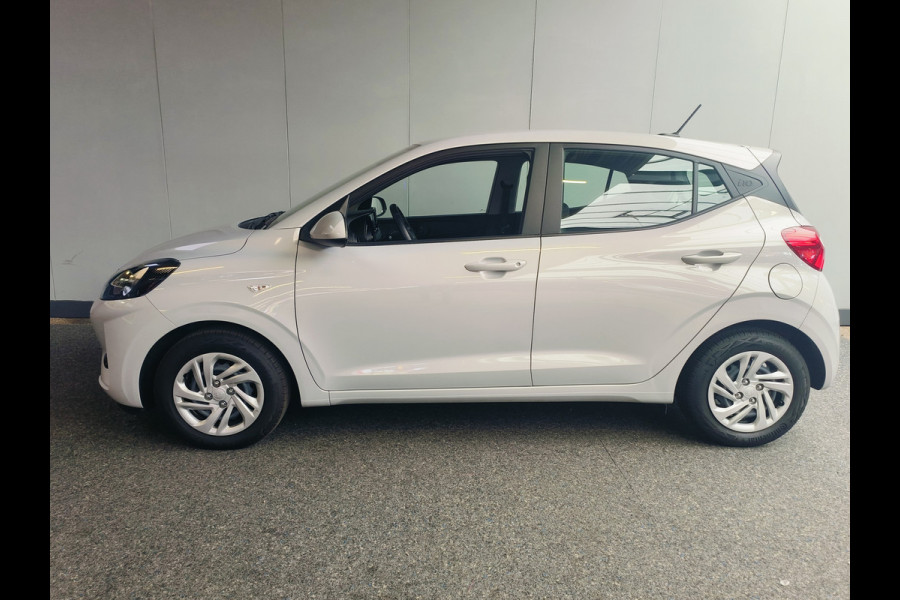 Hyundai i10 1.0 Comfort Smart AUTOMAAT uit 2024 Rijklaar + Fabrieksgarantie tot 04-2029 Henk Jongen Auto's in Helmond,  al 50 jaar service zoals 't hoort!
