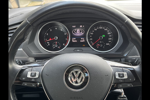 Volkswagen Tiguan Allspace 1.4 TSI Comfortline Business 7p. | Pano | Trekhaak | Stoelverwarming | Navi | ACC | App-connect | Elek. achterklep | All-seasons |