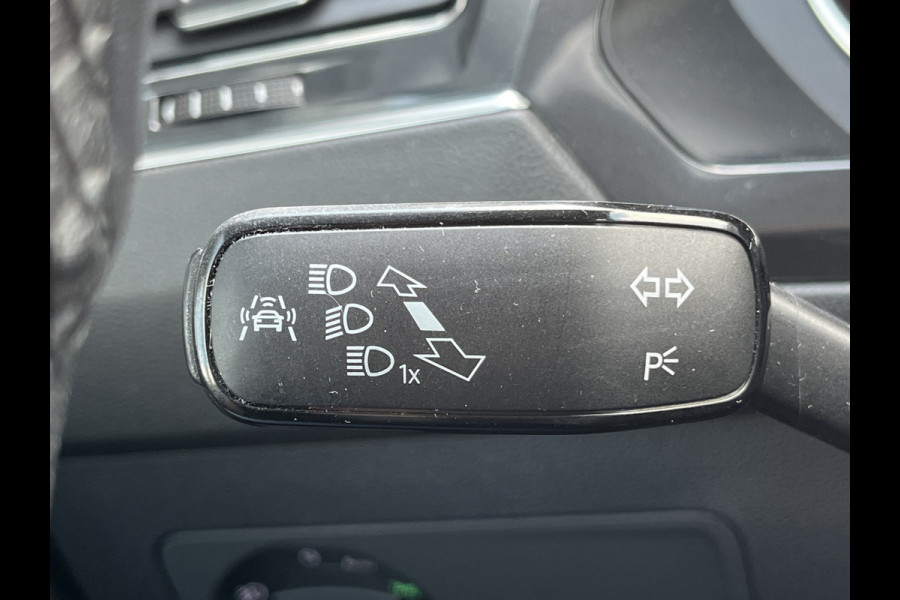 Volkswagen Tiguan Allspace 1.4 TSI Comfortline Business 7p. | Pano | Trekhaak | Stoelverwarming | Navi | ACC | App-connect | Elek. achterklep | All-seasons |