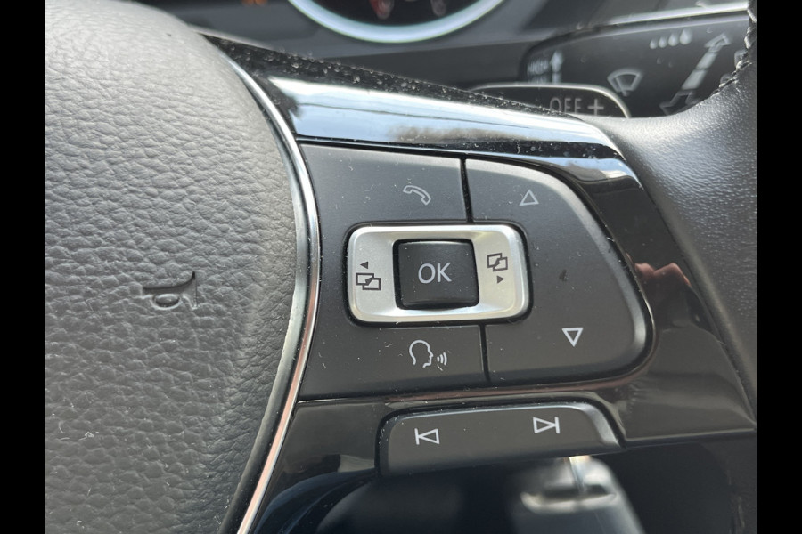 Volkswagen Tiguan Allspace 1.4 TSI Comfortline Business 7p. | Pano | Trekhaak | Stoelverwarming | Navi | ACC | App-connect | Elek. achterklep | All-seasons |