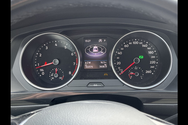 Volkswagen Tiguan Allspace 1.4 TSI Comfortline Business 7p. | Pano | Trekhaak | Stoelverwarming | Navi | ACC | App-connect | Elek. achterklep | All-seasons |