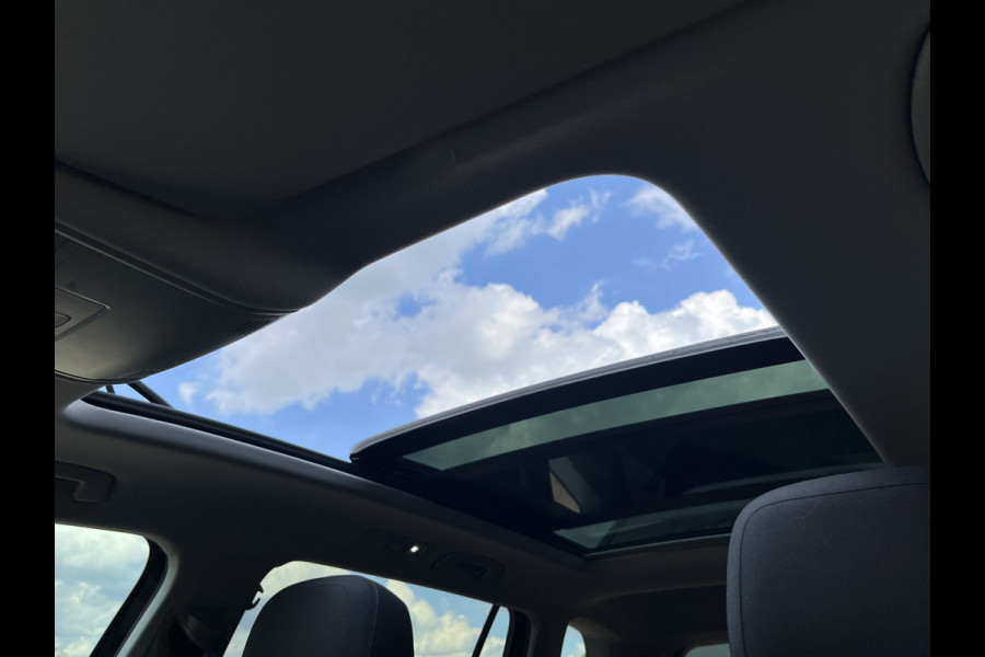 Volkswagen Tiguan Allspace 1.4 TSI Comfortline Business 7p. | Pano | Trekhaak | Stoelverwarming | Navi | ACC | App-connect | Elek. achterklep | All-seasons |
