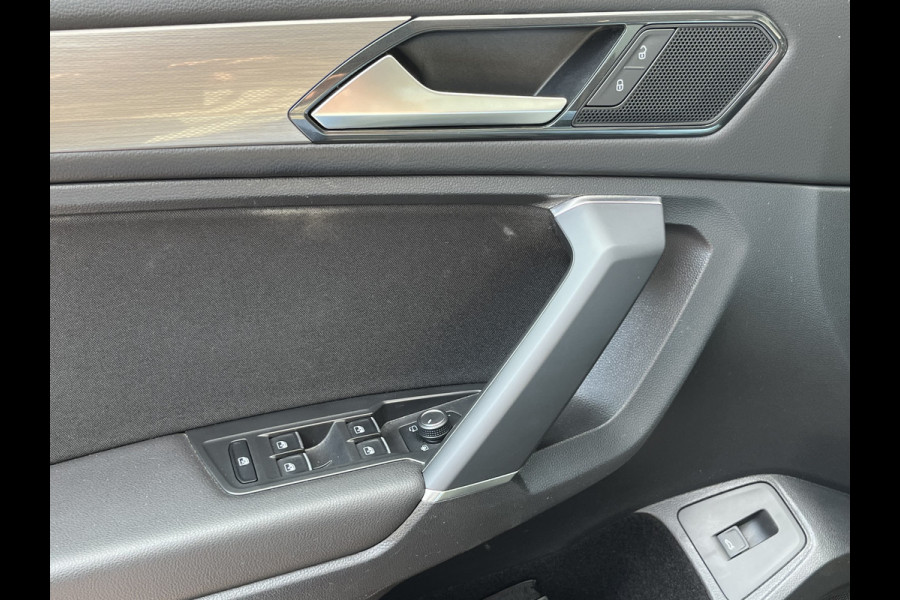 Volkswagen Tiguan Allspace 1.4 TSI Comfortline Business 7p. | Pano | Trekhaak | Stoelverwarming | Navi | ACC | App-connect | Elek. achterklep | All-seasons |