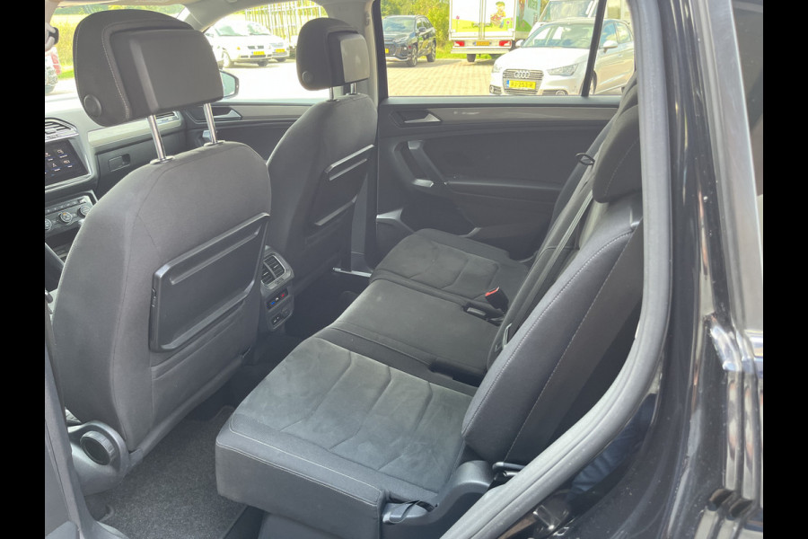 Volkswagen Tiguan Allspace 1.4 TSI Comfortline Business 7p. | Pano | Trekhaak | Stoelverwarming | Navi | ACC | App-connect | Elek. achterklep | All-seasons |