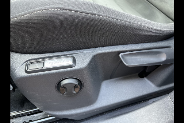 Volkswagen Tiguan Allspace 1.4 TSI Comfortline Business 7p. | Pano | Trekhaak | Stoelverwarming | Navi | ACC | App-connect | Elek. achterklep | All-seasons |