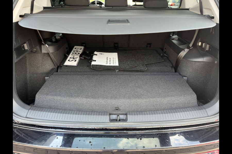 Volkswagen Tiguan Allspace 1.4 TSI Comfortline Business 7p. | Pano | Trekhaak | Stoelverwarming | Navi | ACC | App-connect | Elek. achterklep | All-seasons |