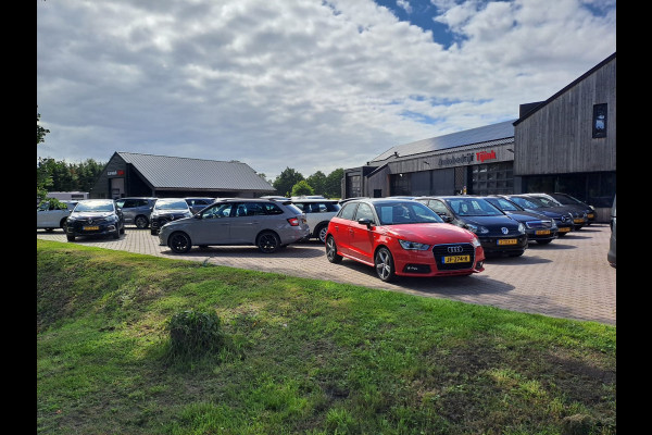 Volkswagen Tiguan Allspace 1.4 TSI Comfortline Business 7p. | Pano | Trekhaak | Stoelverwarming | Navi | ACC | App-connect | Elek. achterklep | All-seasons |
