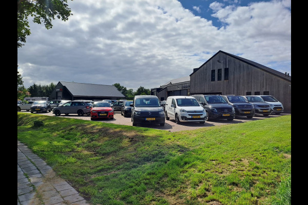 Volkswagen Tiguan Allspace 1.4 TSI Comfortline Business 7p. | Pano | Trekhaak | Stoelverwarming | Navi | ACC | App-connect | Elek. achterklep | All-seasons |