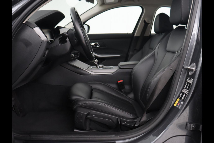 BMW 3-serie 320e Advantage | Leder | Sportstoelen | Stoelverwarming | Camera | Live Cockpit | Carplay | Navigatie | Full LED | Park Assist | PHEV | Plug In