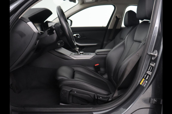 BMW 3-serie 320e Advantage | Leder | Sportstoelen | Stoelverwarming | Camera | Live Cockpit | Carplay | Navigatie | Full LED | Park Assist | PHEV | Plug In