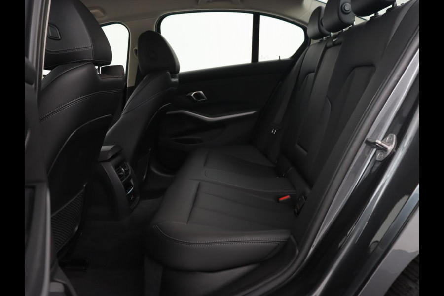 BMW 3-serie 320e Advantage | Leder | Sportstoelen | Stoelverwarming | Camera | Live Cockpit | Carplay | Navigatie | Full LED | Park Assist | PHEV | Plug In