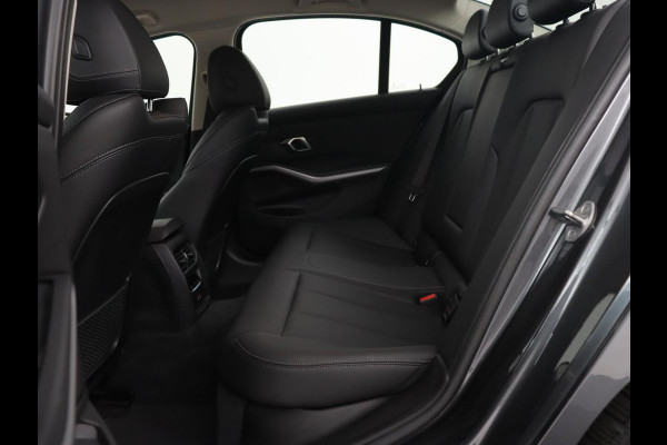 BMW 3-serie 320e Advantage | Leder | Sportstoelen | Stoelverwarming | Camera | Live Cockpit | Carplay | Navigatie | Full LED | Park Assist | PHEV | Plug In