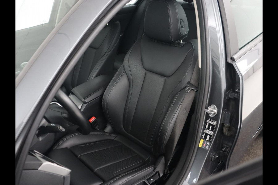 BMW 3-serie 320e Advantage | Leder | Sportstoelen | Stoelverwarming | Camera | Live Cockpit | Carplay | Navigatie | Full LED | Park Assist | PHEV | Plug In