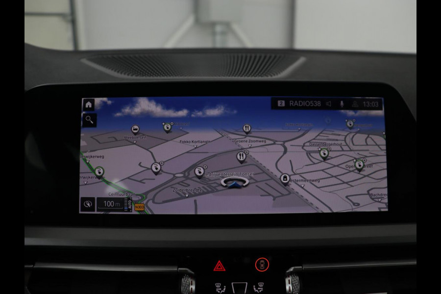 BMW 3-serie 320e Advantage | Leder | Sportstoelen | Stoelverwarming | Camera | Live Cockpit | Carplay | Navigatie | Full LED | Park Assist | PHEV | Plug In